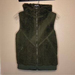 ZYIA Active Women’s Green Sherpa Fleece Zip Up Vest Size XS